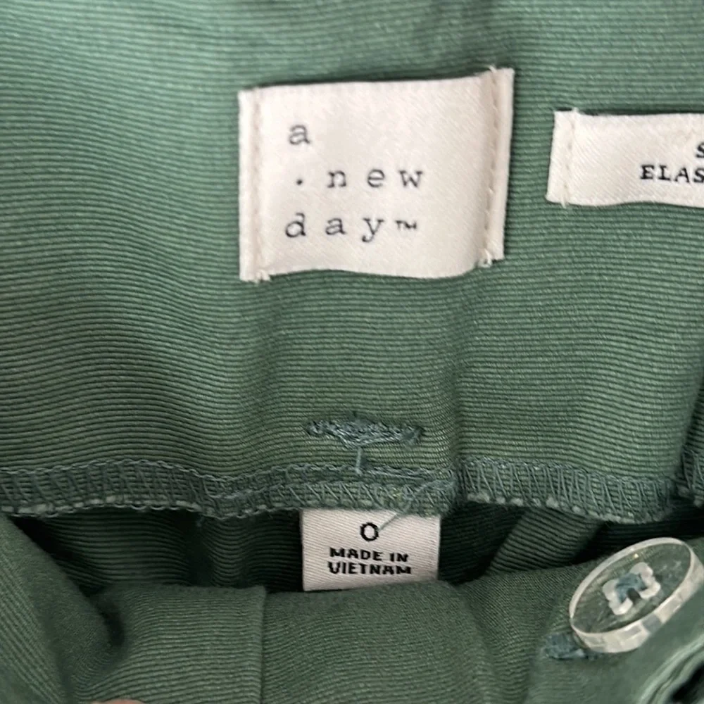 Women's Size 0 Pants Green Cargo A New Day Belt - Picture 4 of 4